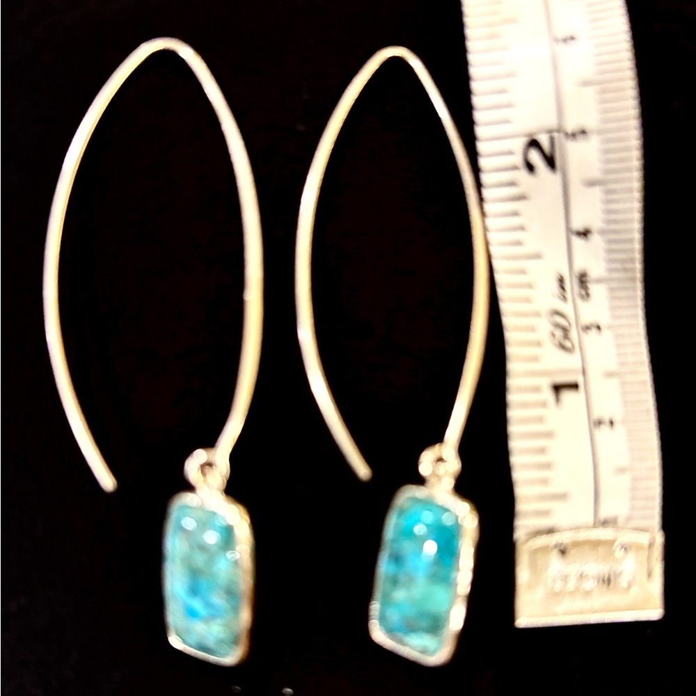 Silpada Elegant Silver and Blue Dangle Earrings
Nib